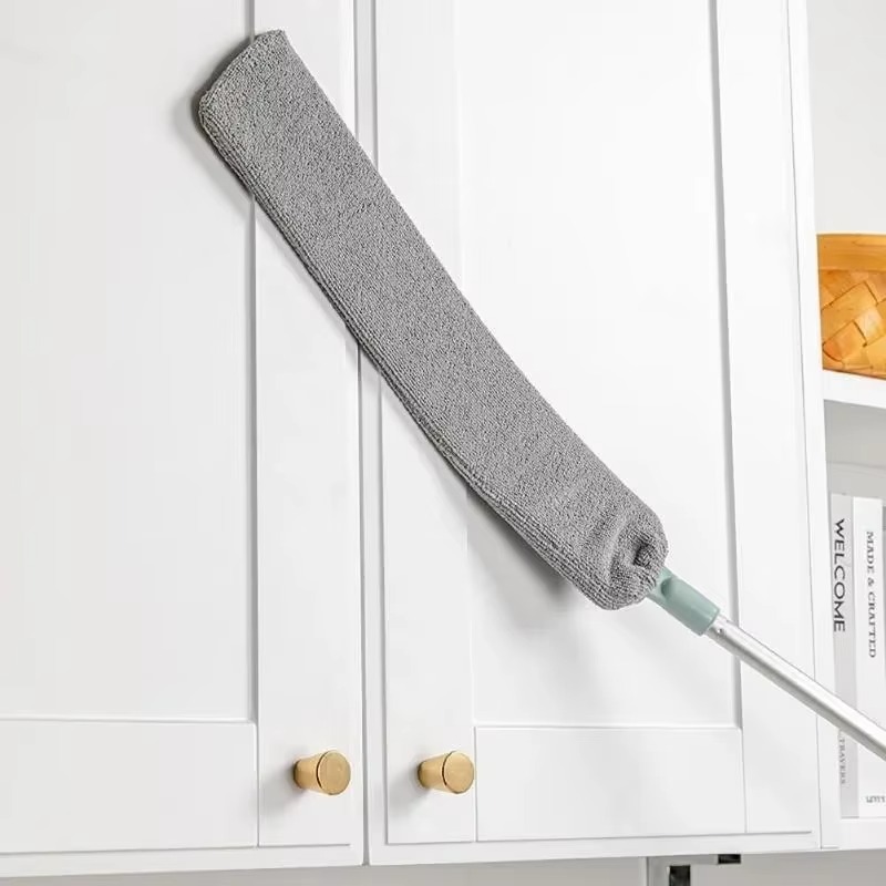 Retractable dust brush