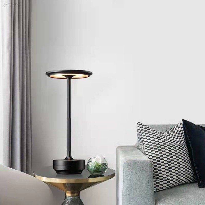 Wireless desk lamp
