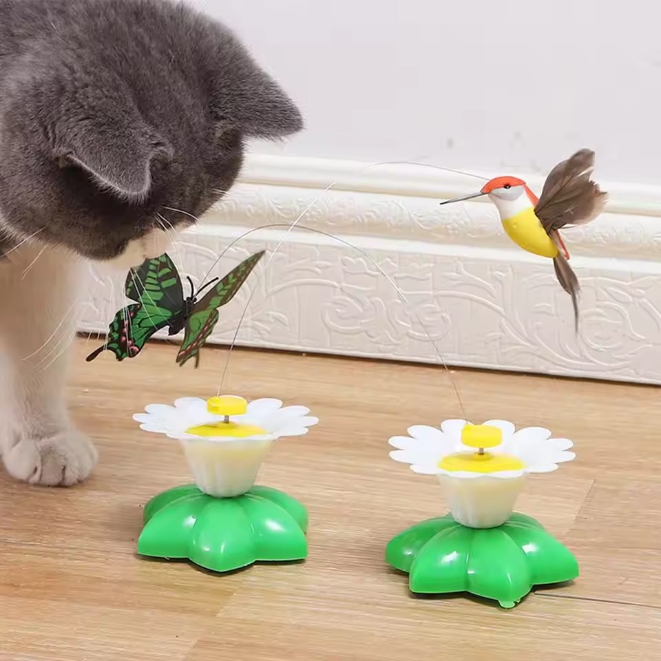 Rotating cat toy