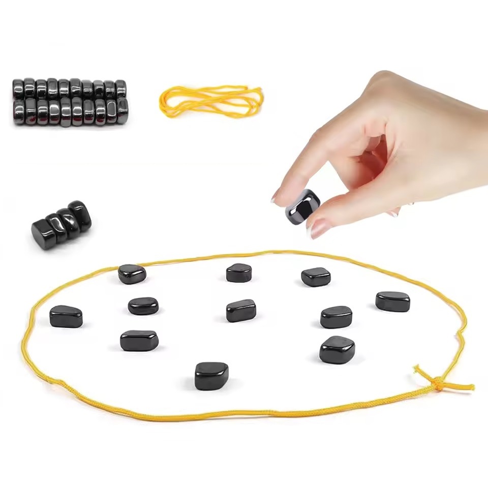 Magnetic chess game