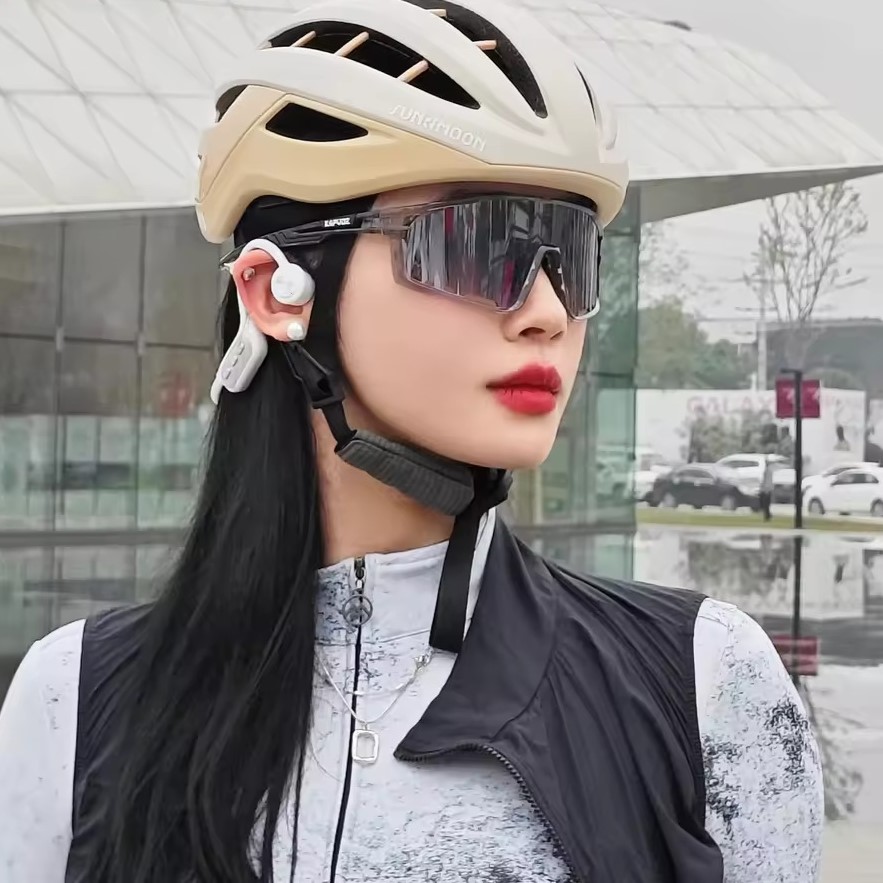 Photochromic sunglasses