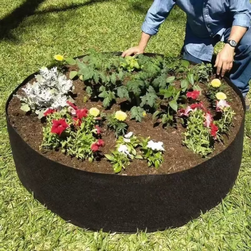 Raised garden bed