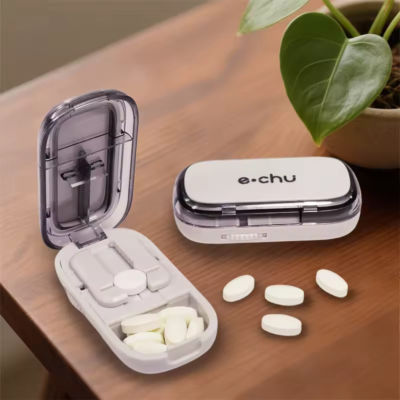 Multifunctional pill cutter