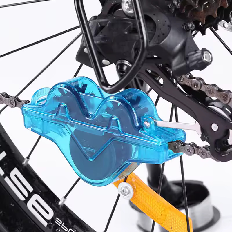 Bicycle chain cleaner