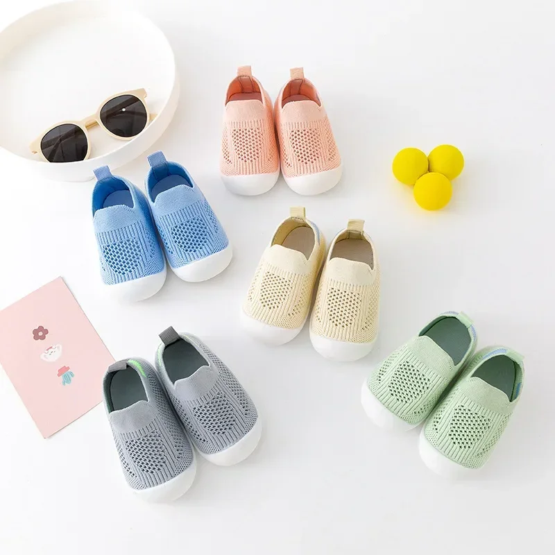 Breathable toddler shoes